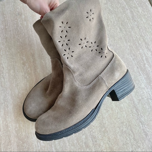 CLOSET CLOSING Martino Suede Floral Cut Out High Quality Boots - Picture 2 of 13